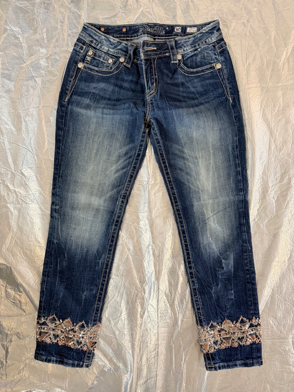 Miss Me Jean Capri with Peach Embroidery size 30 - Picture 3 of 6
